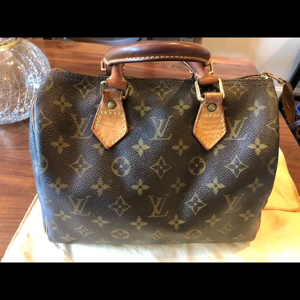 Authentic Louis Vuitton Speedy 25 monogram